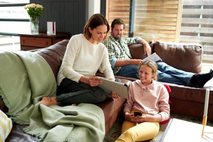 AVM FRITZ!Box 6591 Cable WLAN AC + N Router (DOCSIS-3.1-Kabelmodem, Dual-WLAN Ac+N (MU-MIMO) mit 1733 (5 GHz) + 800 Mbit/S (2,4 GHz), VoIP-Telefonanlage) (Generalüberholt)