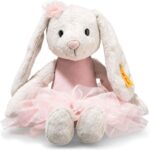 Steiff Hoppie Balletthase 30cm bunt, Plüschtier mit Schlappohren, Flauschiges Stofftier im Ballett-Outfit zum Kuscheln und Spielen, Kuscheltier für Mädchen und Jungen, waschmaschinenfest
