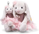 Steiff Hoppie Balletthase 30cm bunt, Plüschtier mit Schlappohren, Flauschiges Stofftier im Ballett-Outfit zum Kuscheln und Spielen, Kuscheltier für Mädchen und Jungen, waschmaschinenfest