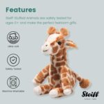 Steiff Gina Giraffe Hellbraun gefleckt 23 cm, Soft Cuddly Friends, aufrecht sitzend durch Granulatsäckchen, Kuscheltier Giraffe, Zootier Plüschtier, Flauschiges Safari-Tier